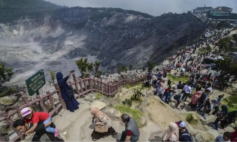 TANGKUBAN PERAHU